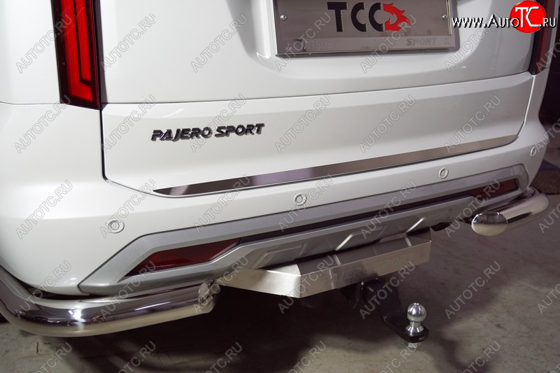 2 599 р. Накладка на заднюю дверь, ТСС Тюнинг  Mitsubishi Pajero Sport  QF (2019-2022) рестайлинг (лист шлифованный)  с доставкой в г. Пермь