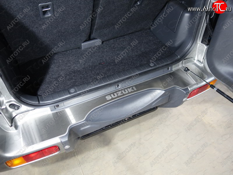 4 399 р. Накладка на задний бампер, ТСС Тюнинг  Suzuki Jimny  JB23/JB43 (2012-2018) 2-ой рестайлинг (лист шлифованный надпись Suzuki)  с доставкой в г. Пермь