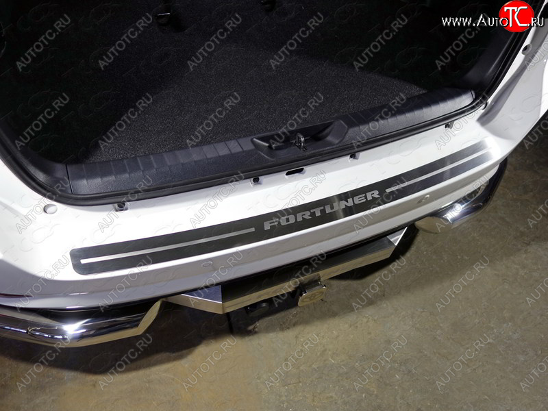 3 999 р. Накладка на задний бампер, ТСС Тюнинг  Toyota Fortuner  AN160 (2015-2020) дорестайлинг (лист шлифованный надпись Fortuner)  с доставкой в г. Пермь