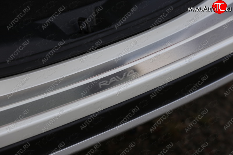 3 999 р. Накладки на задний бампер, ТСС Тюнинг  Toyota RAV4  XA40 (2015-2019) 5 дв. рестайлинг (лист шлифованный надпись RAV4)  с доставкой в г. Пермь