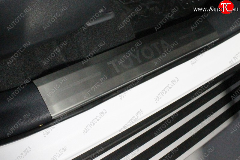 4 799 р. Накладки на пластиковые пороги ТСС Тюнинг  Toyota RAV4  XA50 (2018-2025) 5 дв. дорестайлинг (лист шлифованный надпись Toyota)  с доставкой в г. Пермь