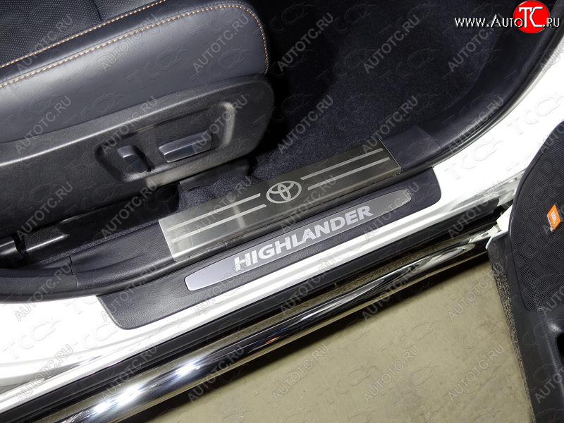3 999 р.  Накладки на пластиковые пороги, ТСС Тюнинг  Toyota Highlander  XU50 (2016-2020) рестайлинг (лист шлифованный логотип Toyota)  с доставкой в г. Пермь