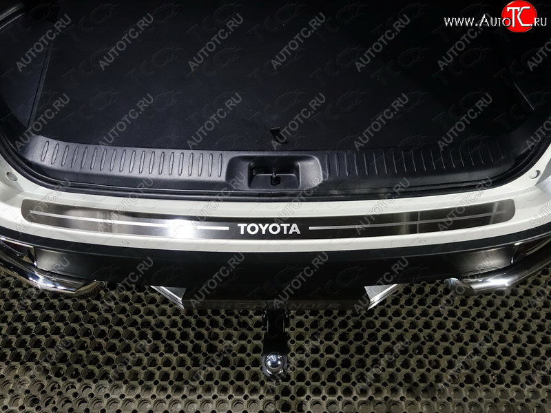 3 999 р. Накладка на задний бампер, ТСС Тюнинг  Toyota Highlander  XU50 (2016-2020) рестайлинг (лист шлифованный надписьToyot)  с доставкой в г. Пермь
