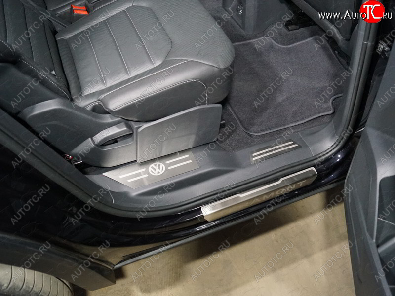 5 649 р. Накладки на пластиковые пороги задние, ТСС Тюнинг  Volkswagen Teramont  CA1 (2016-2020) дорестайлинг (лист шлифованный лотип VW)  с доставкой в г. Пермь