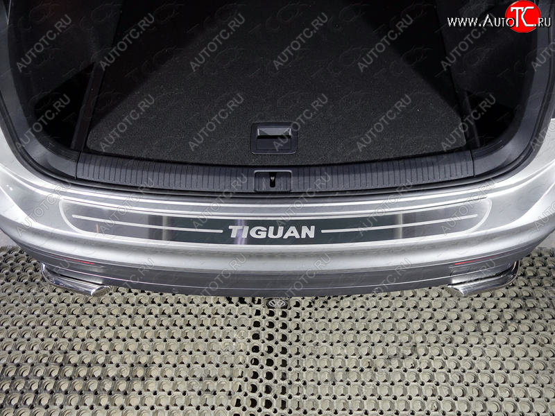 2 999 р. Накладка на задний бампер, ТСС Тюнинг  Volkswagen Tiguan  Mk2 (2016-2022) дорестайлинг, рестайлинг (лист шлифованный надпись Tiguan)  с доставкой в г. Пермь
