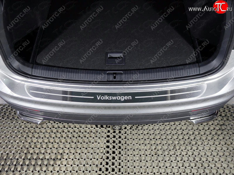 2 999 р. Накладка на задний бампер, ТСС Тюнинг  Volkswagen Tiguan  Mk2 (2016-2022) дорестайлинг, рестайлинг ( шлифованный надпись Volkswagen)  с доставкой в г. Пермь