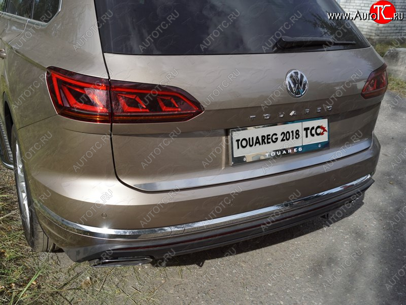 2 999 р. Накладка на заднюю дверь, ТСС Тюнинг  Volkswagen Touareg  CR (2018-2025) (Лист шлифованный)  с доставкой в г. Пермь