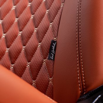 16 499 р. Комплект чехлов для сидений (Орегон) БАЙРОН РОМБ Lord Autofashion Audi Q3 8U рестайлинг (2014-2018) (коричневый, вставка св-коричневы, строчка беж)  с доставкой в г. Пермь. Увеличить фотографию 2