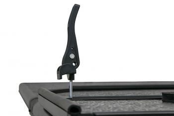 46 379 р. Крышка кузова Toyota Hilux Vigo 2005-2015 трёхсекционная, алюминиевая, черная РИФ pt-h326  с доставкой в г. Пермь. Увеличить фотографию 10