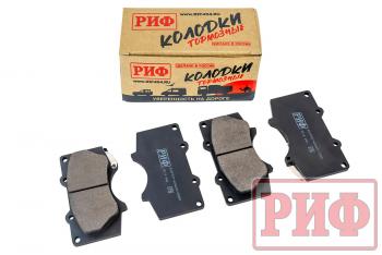 1 589 р. Колодки тормозные передние РИФ Toyota LC120,150, Hilux 2005+OEM 04465-35250, 04465-35290 ,Pajero 4 дизель 4605A472, 4605A481 РИФ riftoy-04465-35290  с доставкой в г. Пермь. Увеличить фотографию 1
