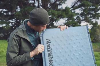 3 019 р. Коврик самонадувающийся с подушкой Naturehike, 185х60х2,5 см, синий Naturehike nh15q002-d-blsn  с доставкой в г. Пермь. Увеличить фотографию 3
