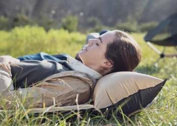3 019 р. Коврик самонадувающийся с подушкой Naturehike, 185х60х2,5 см, песочный Naturehike nh15q002-d-yesn  с доставкой в г. Пермь. Увеличить фотографию 4