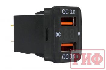 1 589 р. Розетка USB 2 QC 3.0 с вольтметром для Toyota 32x20 РИФ rif22-4-1013500  с доставкой в г. Пермь. Увеличить фотографию 1