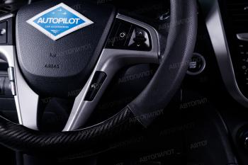 739 р. Оплетка на руль из кожи (37-39см, кожзам + карбон) Автопилот BLW-005 Dacia Duster 3 P1310 (2024-2025) (черный)  с доставкой в г. Пермь. Увеличить фотографию 2