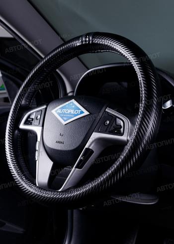 629 р. Оплётка на руль (37-39см BLW-010 кож/зам+карбон ) Автопилот Honda Mobilio 2 DD4,DD5 1-ый рестайлинг (2017-2019) (черный)  с доставкой в г. Пермь. Увеличить фотографию 2