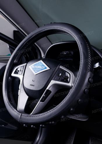 629 р. Оплётка на руль (37-39см BLW-011 кож/зам+карбон ) Автопилот   (черный)  с доставкой в г. Пермь. Увеличить фотографию 3