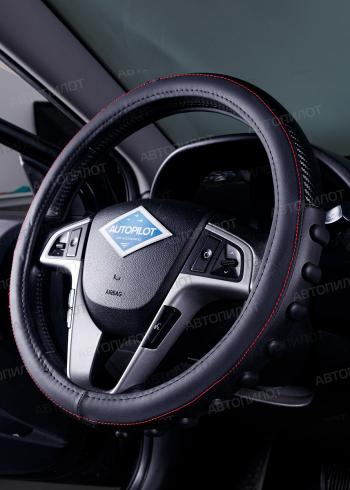 629 р.  Оплётка на руль (37-39см BLW-011 кож/зам+карбон ) Автопилот Honda Mobilio 2 DD4,DD5 1-ый рестайлинг (2017-2019) (черный/строчка красная)  с доставкой в г. Пермь. Увеличить фотографию 4