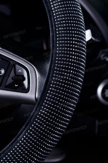 639 р. Оплётка на руль (37-39см BLW-016 текстиль+стразы) Автопилот   (белый)  с доставкой в г. Пермь. Увеличить фотографию 3