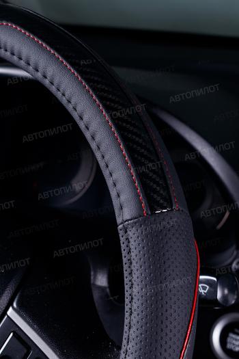 699 р. Оплётка на руль (37-39см BLW-018 кож/зам+карбон) Автопилот Honda Mobilio 2 DD4,DD5 1-ый рестайлинг (2017-2019) (черный/строчка красная)  с доставкой в г. Пермь. Увеличить фотографию 3