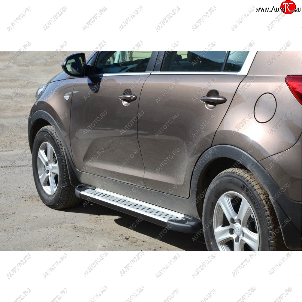 31 999 р. Пороги бумер алюминиевые с резинкой, Техно Сфера  KIA Sportage ( 1 JA,  2 JE,KM,  3 SL,  4 QL,  5 NQ5) (1993-2025) дорестайлинг,  рестайлинг, рестайлинг (Черный глянец)  с доставкой в г. Пермь