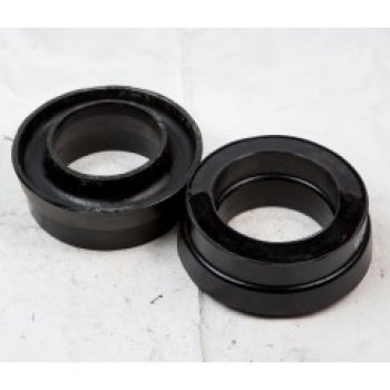 30мм Передние проставки для увеличения клиренса Chevrolet Astro 1985 по 2005 , GMC Typhoon 1991 по 1993 , Chrysler Aspen 2006 по 2008 , GMC Syclone 1991 , Dodge Durango II 2003 по 2006 , Chevrolet Suburban gmt410 Внедорожник 5 дв. 1992 по 1999 , Chevrolet S-10 Pickup Пикап Полуторная кабина 1993 по 2012 , Chevrolet Express II 2002 , Chevrolet S-10 Pickup Пикап Одинарная кабина 1993 по 2012 , Chevrolet Express I 1996 по 2002 , Dodge Durango II Рестайлинг 2006 по 2009 , GMC Savana I 1996 по 2002 , Chevrolet S-10 Pickup Пикап Двойная кабина 1993 по 2012 , GMC Jimmy Внедорожник 3дв. 1991 по 2005 , Chevrolet Suburban IX 1991 по 2001 , GMC Jimmy Внедорожник 5дв. 1991 по 2005 , Dodge RAM III (DRDH) Пикап Двойная кабина 2001 по 2008 , Dodge RAM IV (DSDJ) Пикап Двойная кабина 2008 по 2019 , Chevrolet Silverado I (GMT800) Рестайлинг Пикап Одинарная кабина 2002 по 2007 , Chevrolet Blazer II Внедорожник 3дв. 1994 по 1998 , Dodge RAM IV (DSDJ) Пикап Одинарная кабина 2008 по 2019 , Chevrolet Tahoe I Внедорожник 5дв. 1994 по 1999 , Dodge Dakota III 2004 по 2007 , Chevrolet Blazer II Внедорожник 5дв. 1994 по 1998 , GMC Yukon I (GMT400) Внедорожник 3дв. 1991 по 1999 , Dodge RAM III (DRDH) Пикап Одинарная кабина 2001 по 2008 , Chevrolet Tahoe I Внедорожник 3дв. 1994 по 1999 , Dodge Dakota III Рестайлинг Пикап Полуторная кабина Extended Cab 2007 по 2011 , Dodge RAM II (BRBE) Пикап Одинарная кабина 1994 по 2001 , GMC Yukon I (GMT400) Внедорожник 5дв. 1991 по 1999 , Chevrolet Silverado I (GMT800) Пикап Одинарная кабина 1998 по 2003 , Dodge Dakota III Рестайлинг Пикап Одинарная кабина 2007 по 2011 , Chevrolet Silverado I (GMT800) Рестайлинг Пикап Двойная кабина 2002 по 2007 , Chevrolet Blazer II Рестайлинг Внедорожник 5дв. 1998 по 2005 , Chevrolet Silverado I (GMT800) Пикап Двойная кабина 1998 по 2003 , Dodge Dakota III Пикап Полуторная кабина 2004 по 2007 , Dodge RAM II (BRBE) Пикап Полуторная кабина 1994 по 2001 , Chevrolet Silverado I (GMT800) Пикап Полуторная кабина 1998 по 2003 , Chevrolet Silverado I (GMT800) Рестайлинг Пикап Полуторная кабина 2002 по 2007 , Chevrolet Blazer II Рестайлинг Внедорожник 3дв. 1998 по 2005  Klirens Plus (комплект 2 шт и крепёж)  7-225-30