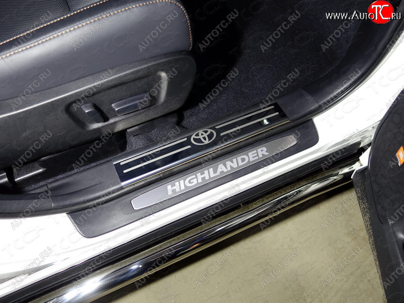 1 000 000 р. Накладки на пластиковые пороги (2шт) ТСС Тюнинг  Toyota Highlander  XU50 (2016-2020) рестайлинг (лист зеркальный логотип Toyota)  с доставкой в г. Пермь