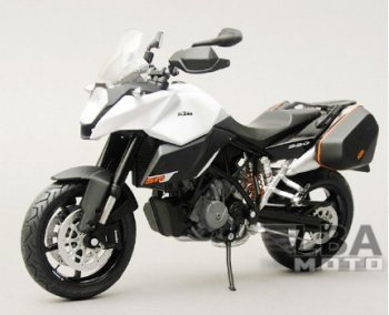 1 599 р. Модель мотоцикла KTM 990SM Белого цвета масштаб 112  пм-00002496  с доставкой в г. Пермь. Увеличить фотографию 1