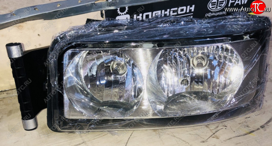 11 649 р. Фара передняя левая HOWO T5G VALMO000540 SITRAK SITRAK 811w25101-6001  с доставкой в г. Пермь