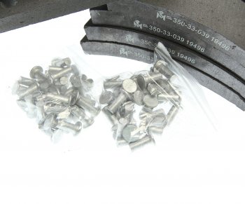 3 199 р. Накладка тормозной колодки MAN MERCEDES (410x223) стандарт 64 отв. 8x18  93059 (8шт.) MEGAPOWER MEGAPOWER 350-33-039  с доставкой в г. Пермь. Увеличить фотографию 2
