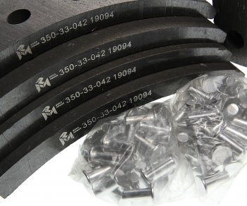 3 399 р. Накладка тормозной колодки BPW SAF (420x200) стандарт 80 отв. 8x15  93251 (8шт.) MEGAPOWER MEGAPOWER 350-33-042  с доставкой в г. Пермь. Увеличить фотографию 3