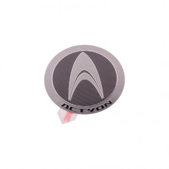 Эмблема ACTYON SSANGYONG Actyon (06-) капота OE SSANGYONG 7993131001