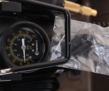 8 349 р. Компрессор автомобильный 44лмин. 10атм. 14.5А 12V в прикуриватель (бокс) BERKUT BERKUT spec-15  с доставкой в г. Пермь. Увеличить фотографию 2