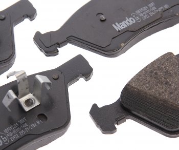 2 299 р. Колодки тормозные MERCEDES W164 (ML),X164 (GL),W211,W251 (04-) передние (4шт.) MANDO MANDO mbf015224 MANDO mbf015224  с доставкой в г. Пермь. Увеличить фотографию 2