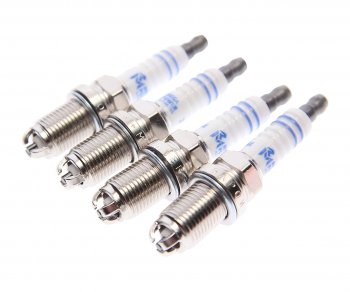759 р. Свеча зажигания VW Bora,Golf 4,5,6,Passat B3,B5,B6 (1.41.61.8) AUDI A3 SEAT SKODA (4шт.) MEGAPOWER MEGAPOWER 370-31-121  с доставкой в г. Пермь. Увеличить фотографию 1