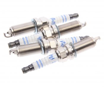 1 499 р. Свеча зажигания TOYOTA Corolla (13-),Yaris (11-) (1.3) (4шт.) MEGAPOWER MEGAPOWER 370-31-118  с доставкой в г. Пермь. Увеличить фотографию 1