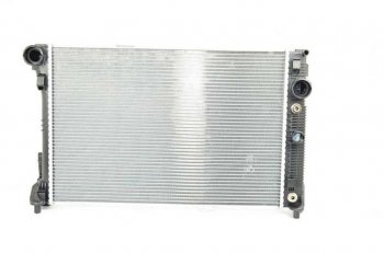 17 949 р. Радиатор MERCEDES GLK (X204) охлаждения двигателя BSG BSG bsg60520037  с доставкой в г. Пермь. Увеличить фотографию 1