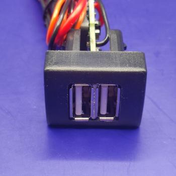 969 р. USB зарядное устройство Granta Kalina2 Datsun Priora подходит для Apple,Samsung АПЭЛ 2039546130092  с доставкой в г. Пермь. Увеличить фотографию 3