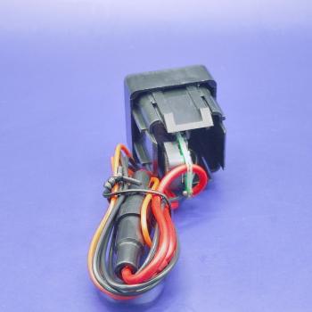 969 р. USB автомобильное зарядное устройство Lada 2110, 2111, 2112 АПЭЛ 2039548905926  с доставкой в г. Пермь. Увеличить фотографию 3