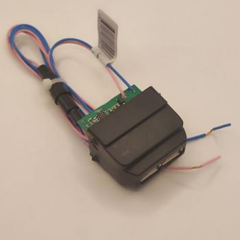 1 269 р. Зарядное устройство USB 2.0 2х2 Largus FLX-ray DusterSandero 5V 3А в консоль ШТАТ 4631160765292  с доставкой в г. Пермь. Увеличить фотографию 4