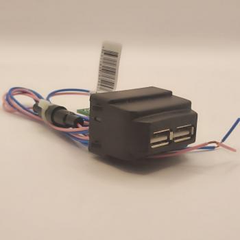 1 269 р. Зарядное устройство USB 2.0 2х2 Largus FLX-ray DusterSandero 5V 3А в консоль ШТАТ 4631160765292  с доставкой в г. Пермь. Увеличить фотографию 3