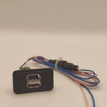 1 049 р. Двухгнёздное зарядное устройство USB 2.0 2х2 2107 ШТАТ 4631136697305  с доставкой в г. Пермь. Увеличить фотографию 2