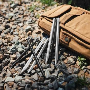 1 159 р. Колышки Naturehike алюминиевые (8 шт.) 20 см, серебристые, V-образные  cnk2300zp016-sl  с доставкой в г. Пермь. Увеличить фотографию 6