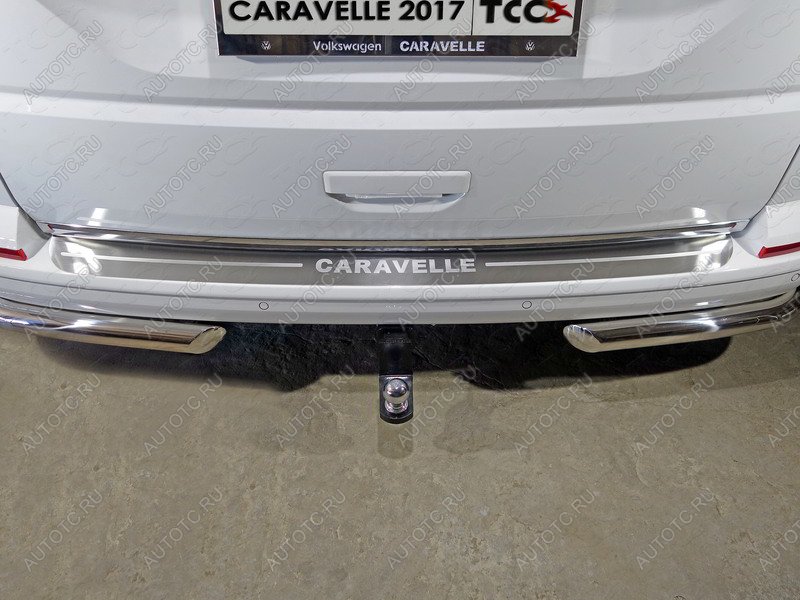 5 999 р. Накладка на задний бампер (лист шлифованный надпись Caravelle)  vwcarav1704  с доставкой в г. Пермь