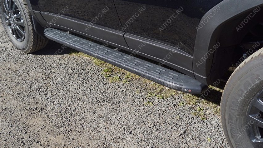 22 999 р. Пороги алюминиевые с пластиковой накладкой ТСС Тюнинг Toyota Land Cruiser Prado J250 (2023-2025) (карбон черные)  с доставкой в г. Пермь