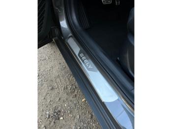 3 999 р. Накладки на пороги (лист шлифованный надпись Geely) 4шт  geelcool2401  с доставкой в г. Пермь. Увеличить фотографию 1