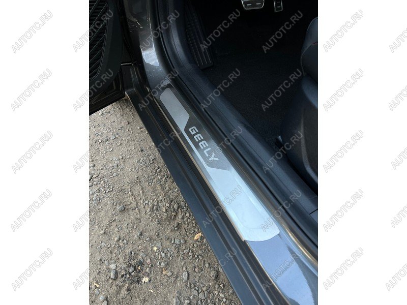 3 999 р. Накладки на пороги (лист шлифованный надпись Geely) 4шт  geelcool2401  с доставкой в г. Пермь