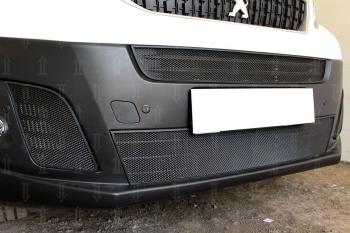 5 949 р. Защита радиатора (2 части центральные) Стрелка11 Стандарт  Peugeot Expert  K0 (2016-2024) цельнометаллический фургон дорестайлинг (черная)  с доставкой в г. Пермь. Увеличить фотографию 2