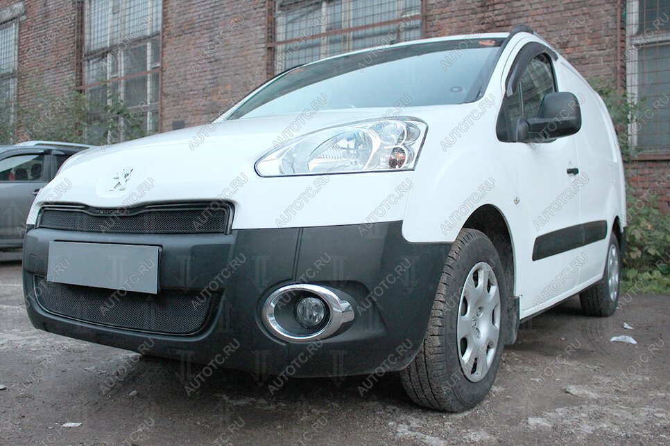 5 849 р. Защита радиатора (2 части) Стрелка11 Стандарт  Peugeot Partner  B9 (2012-2015) 1-ый рестайлинг (черная)  с доставкой в г. Пермь