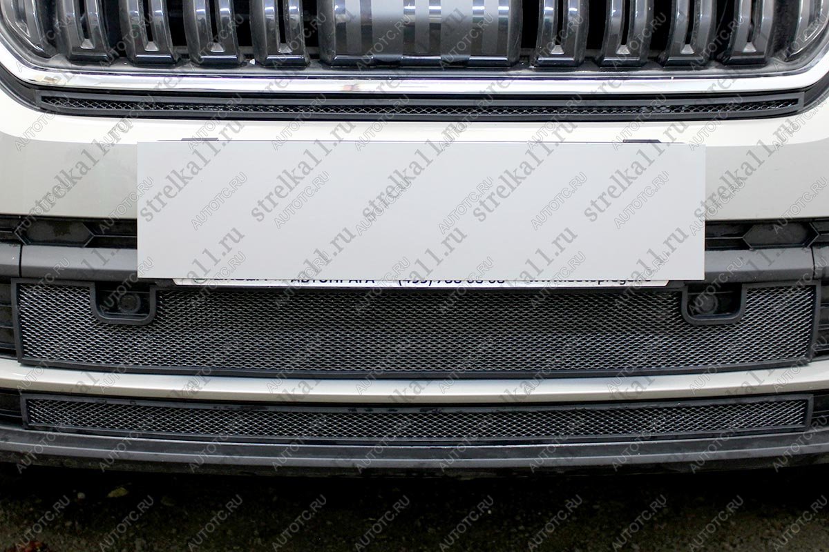 4 999 р. Защита радиатора (низ 2 части низ с парктроником) Стрелка11 Стандарт Skoda Kodiaq NU7 дорестайлинг (2017-2021) (черная)  с доставкой в г. Пермь