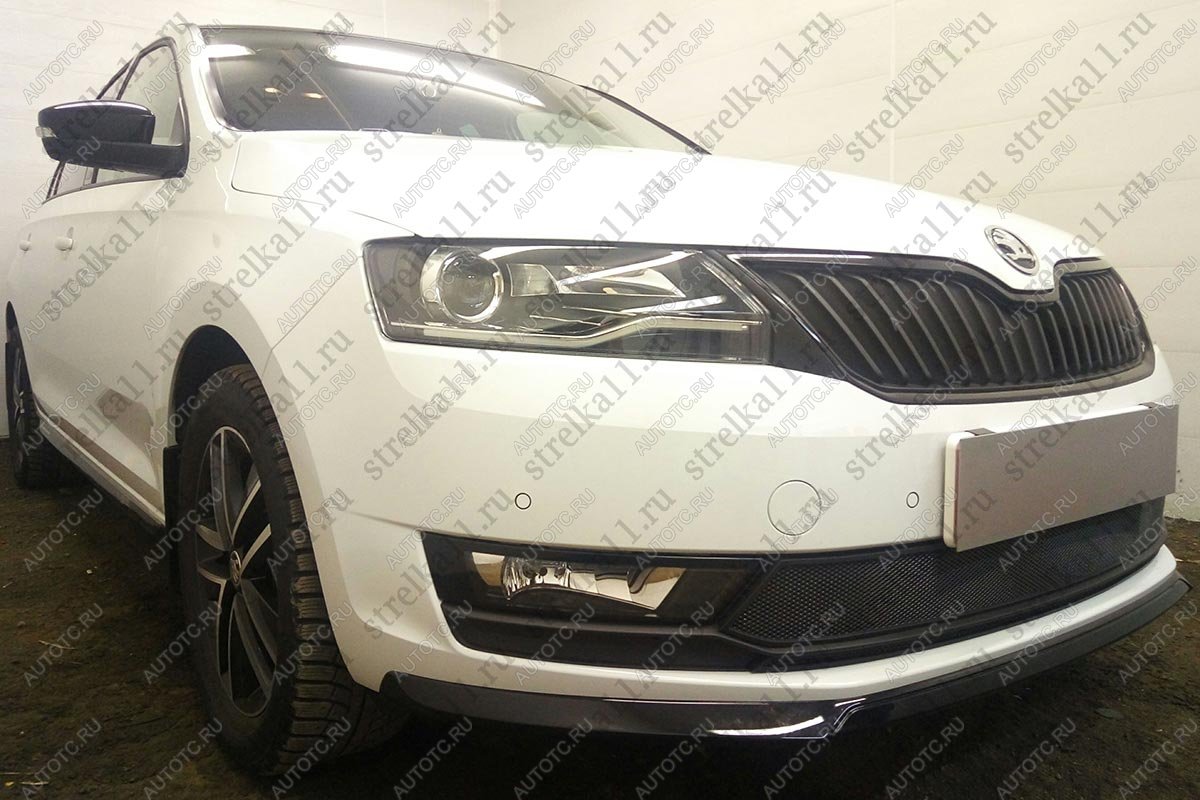 4 649 р. Защита радиатора (2 части) Стрелка11 Стандарт Skoda Rapid NH3 рестайлинг лифтбэк (2017-2020) (черная)  с доставкой в г. Пермь